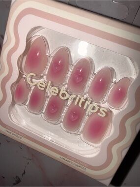 Celebritips SWEETHEART Press-On Nails in Light Pink